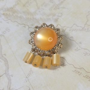 Vintage 50s gold tone brooch pin with orange gems beads